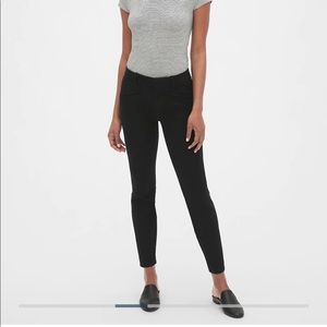 SOLD Gap Curvy Signature Crop